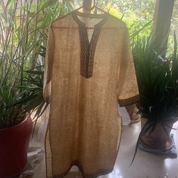 SUMMER READY: lightweight beige cotton kurta. 3/4 sleeves. nehru collar - Picture 4 of 4